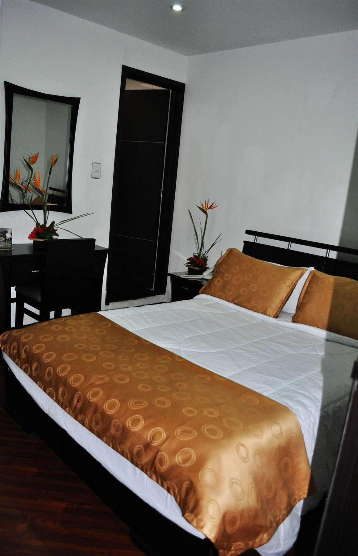 Hotel Quality Comfort House Bogotá Exteriör bild