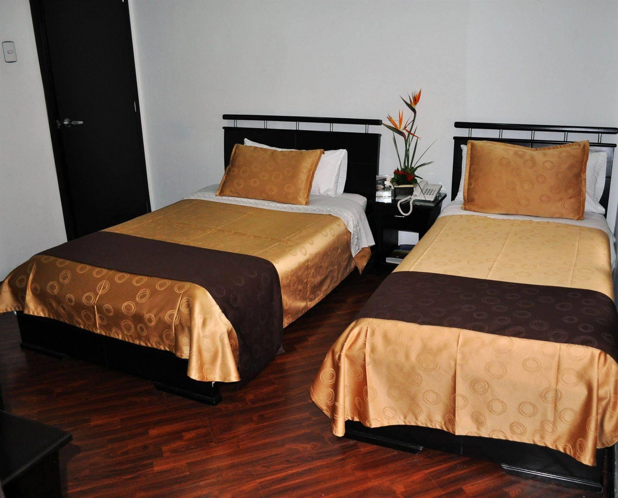 Hotel Quality Comfort House Bogotá Exteriör bild
