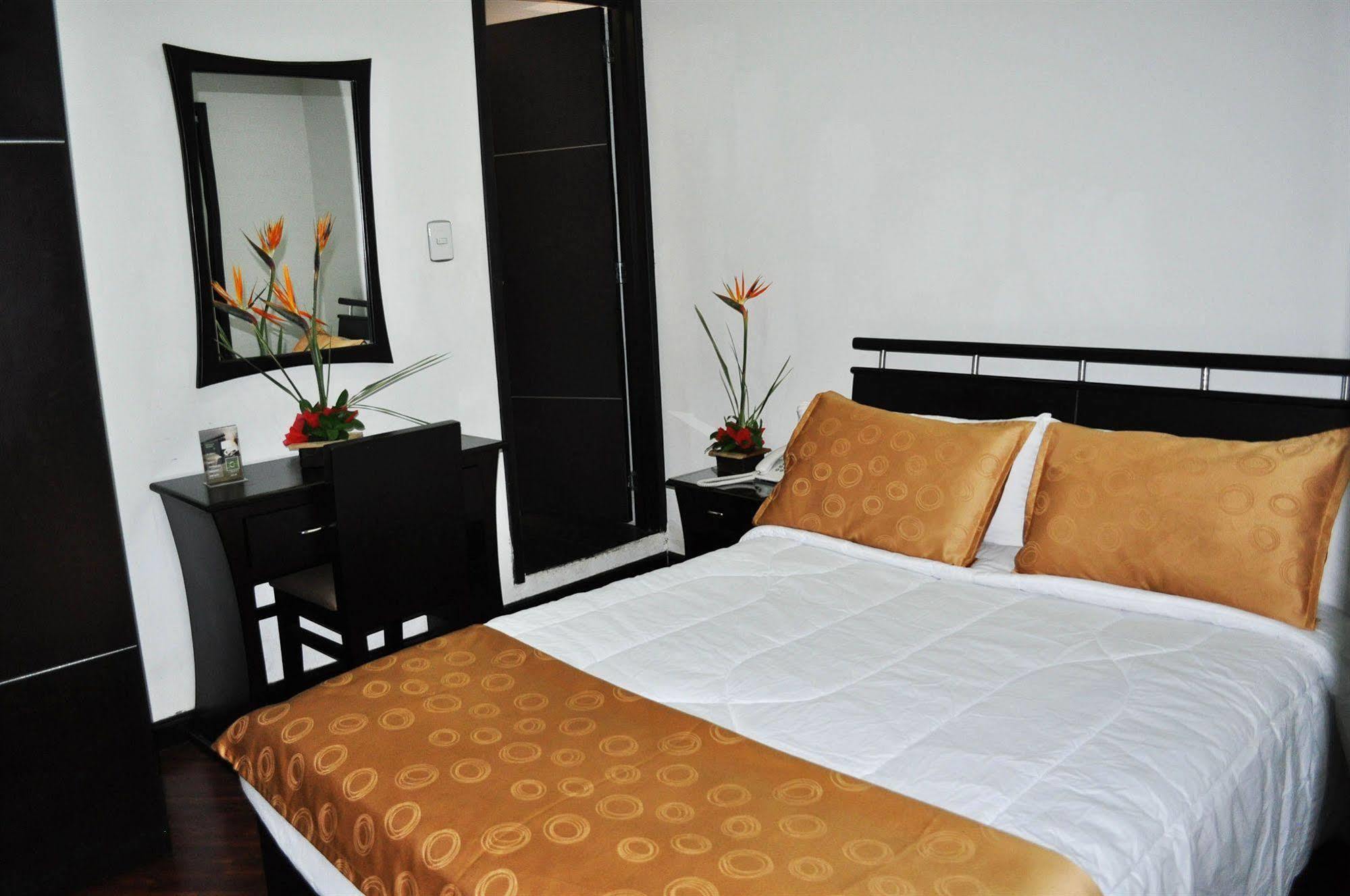Hotel Quality Comfort House Bogotá Exteriör bild